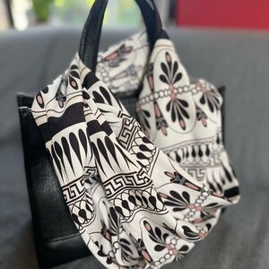 The Met Museum New York Art Inspired Black & Ivory Scarf - Size 60”x16”